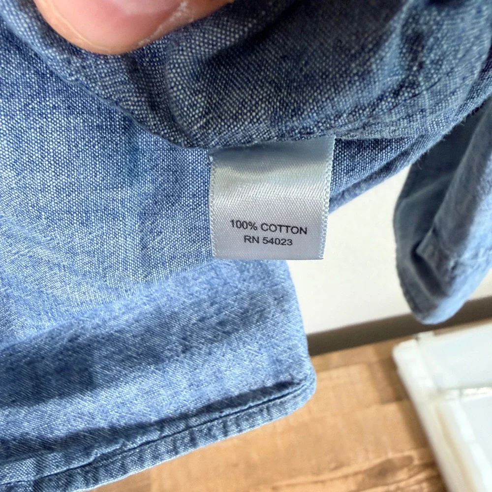 Banana Republic Chambray Shirt Mens XL 17-17.5 Blue Long Sleeve Pockets Cotton